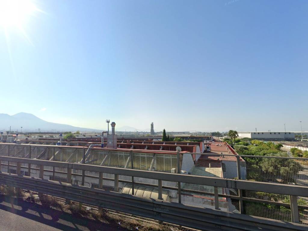 locale commerciale in affitto a Napoli in zona Poggioreale