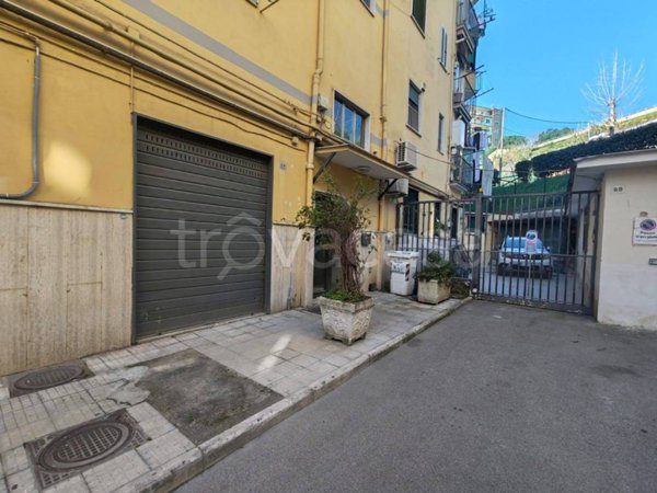 locale di sgombero in affitto a Napoli in zona Fuorigrotta