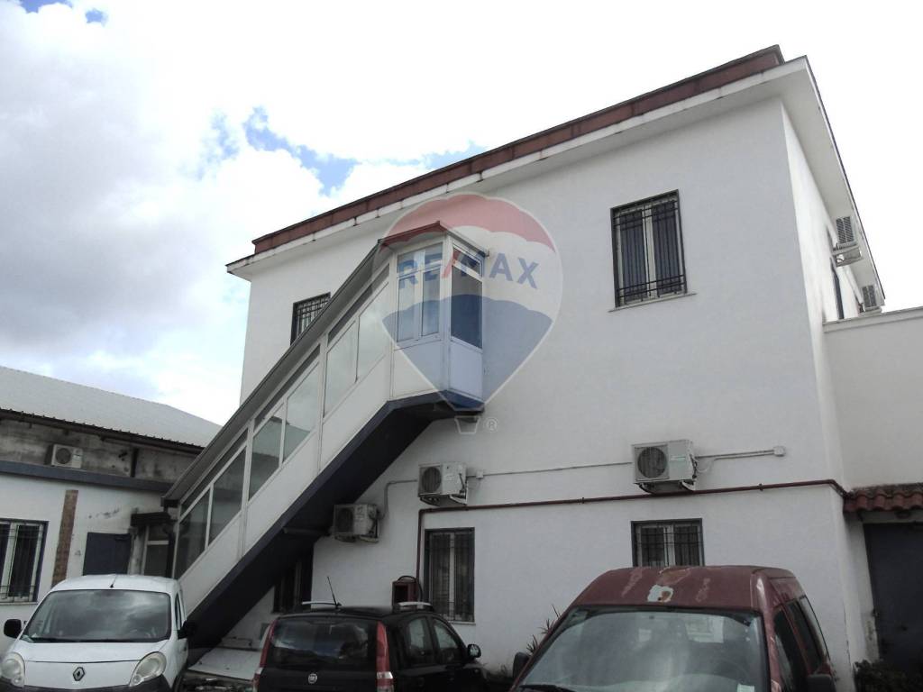 ufficio in affitto a Napoli in zona Zona Industriale-Ferrovia