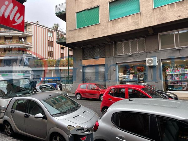locale commerciale in affitto a Napoli in zona Chiaia