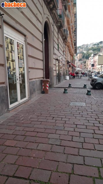 negozio in affitto a Napoli in zona Chiaia