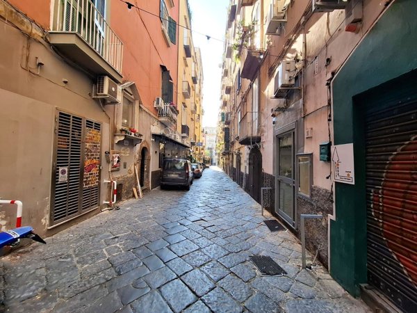 locale commerciale in affitto a Napoli in zona Chiaia