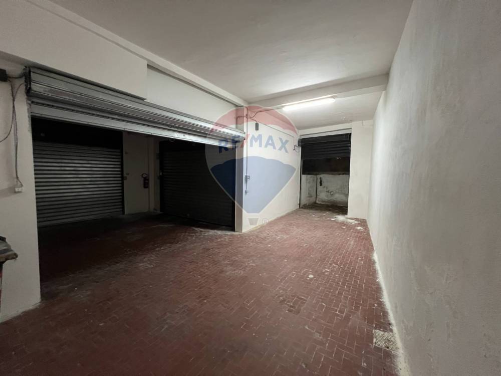 locale di sgombero in affitto a Napoli in zona Vomero