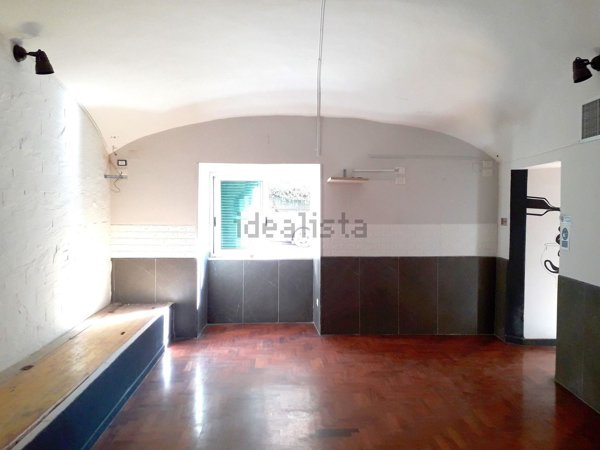 locale commerciale in affitto a Napoli in zona Vomero