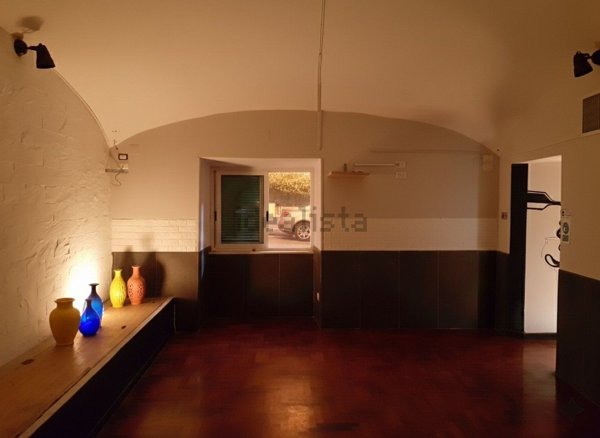 locale commerciale in affitto a Napoli in zona Vomero