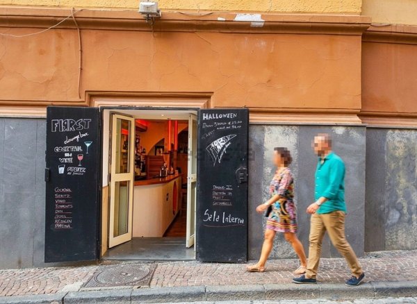 locale commerciale in affitto a Napoli in zona Vomero