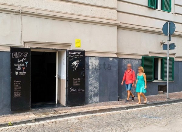 locale commerciale in affitto a Napoli in zona Vomero