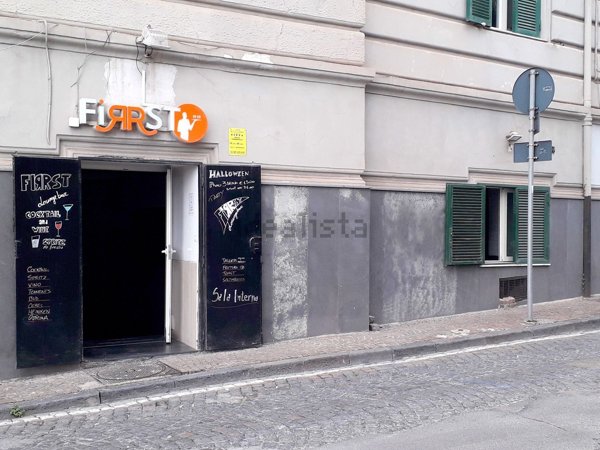 locale commerciale in affitto a Napoli in zona Vomero