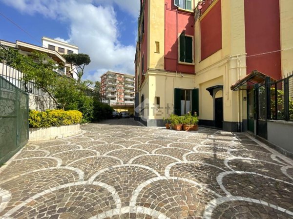 appartamento in affitto a Napoli in zona Chiaia