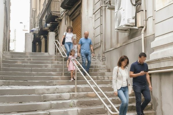 locale commerciale in affitto a Napoli in zona Pendino / San Giuseppe