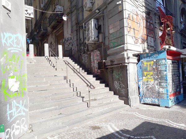 locale commerciale in affitto a Napoli in zona Pendino / San Giuseppe