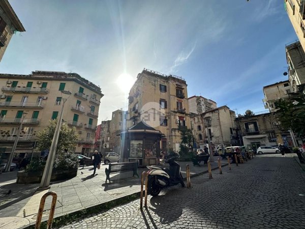 locale commerciale in affitto a Napoli