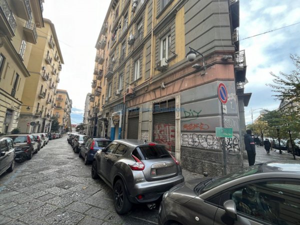 negozio in affitto a Napoli in zona Pendino / San Giuseppe