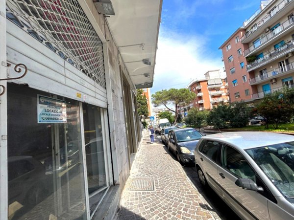 negozio in affitto a Napoli in zona Capodimonte / Colli Aminei