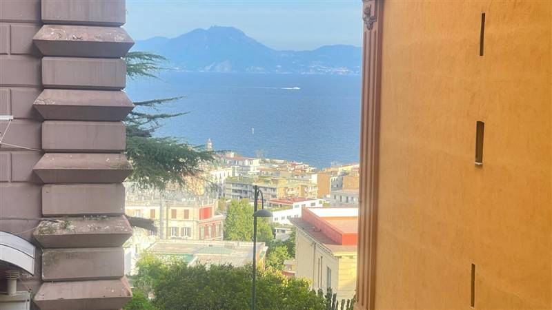 appartamento in affitto a Napoli in zona Chiaia