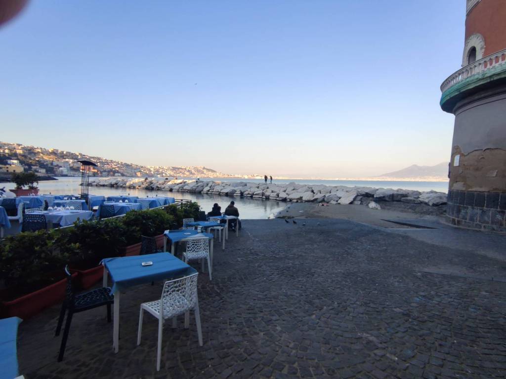 negozio in affitto a Napoli in zona Posillipo