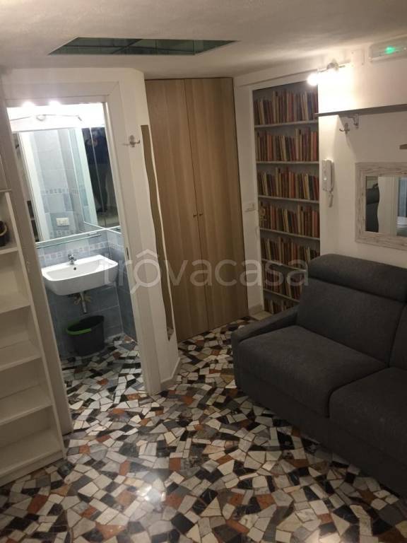 appartamento in affitto a Napoli in zona Chiaia