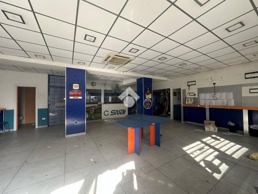 negozio in affitto a Napoli in zona Chiaiano