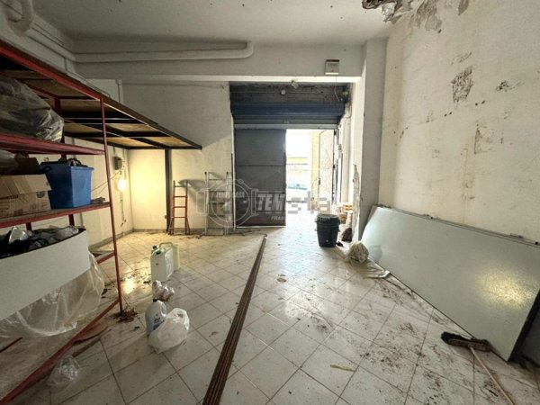 locale commerciale in affitto a Napoli in zona Fuorigrotta