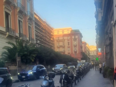 negozio in affitto a Napoli in zona Chiaia