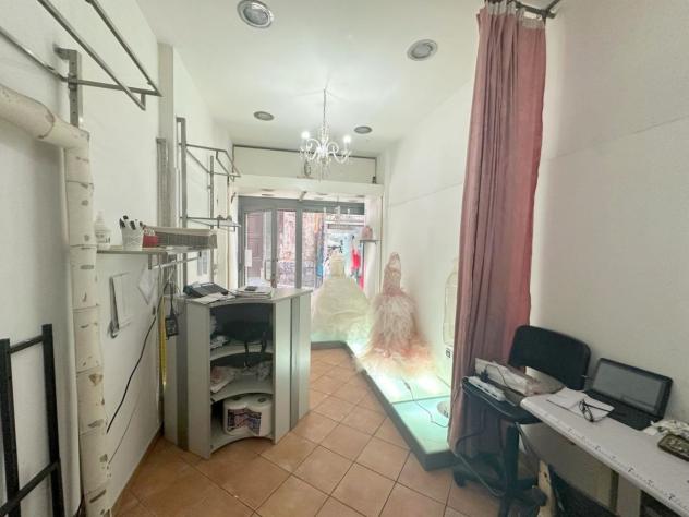 negozio in affitto a Napoli
