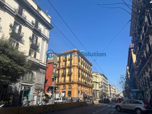 negozio in affitto a Napoli