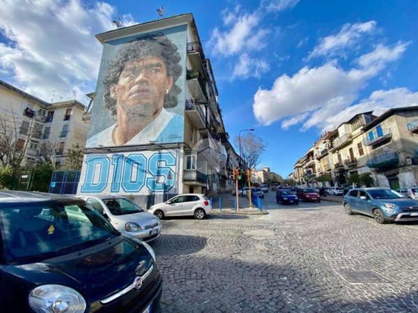 negozio in affitto a Napoli in zona Capodichino