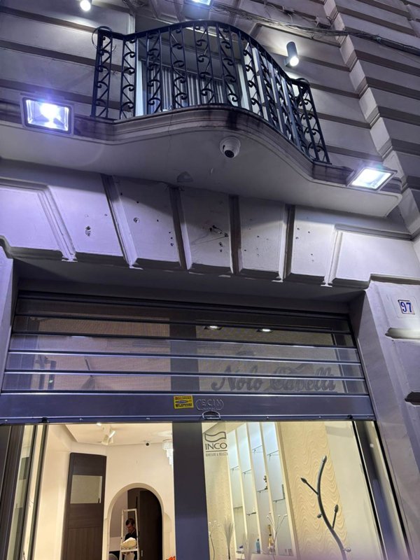 negozio in affitto a Napoli in zona Chiaia