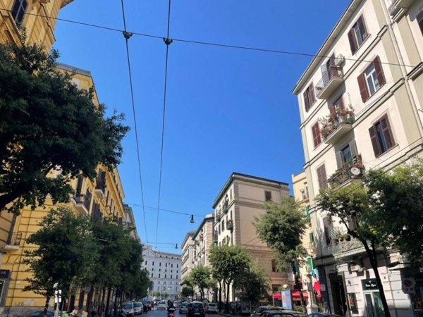 negozio in affitto a Napoli