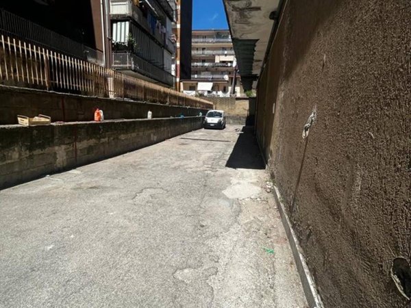 negozio in affitto a Napoli in zona Pianura