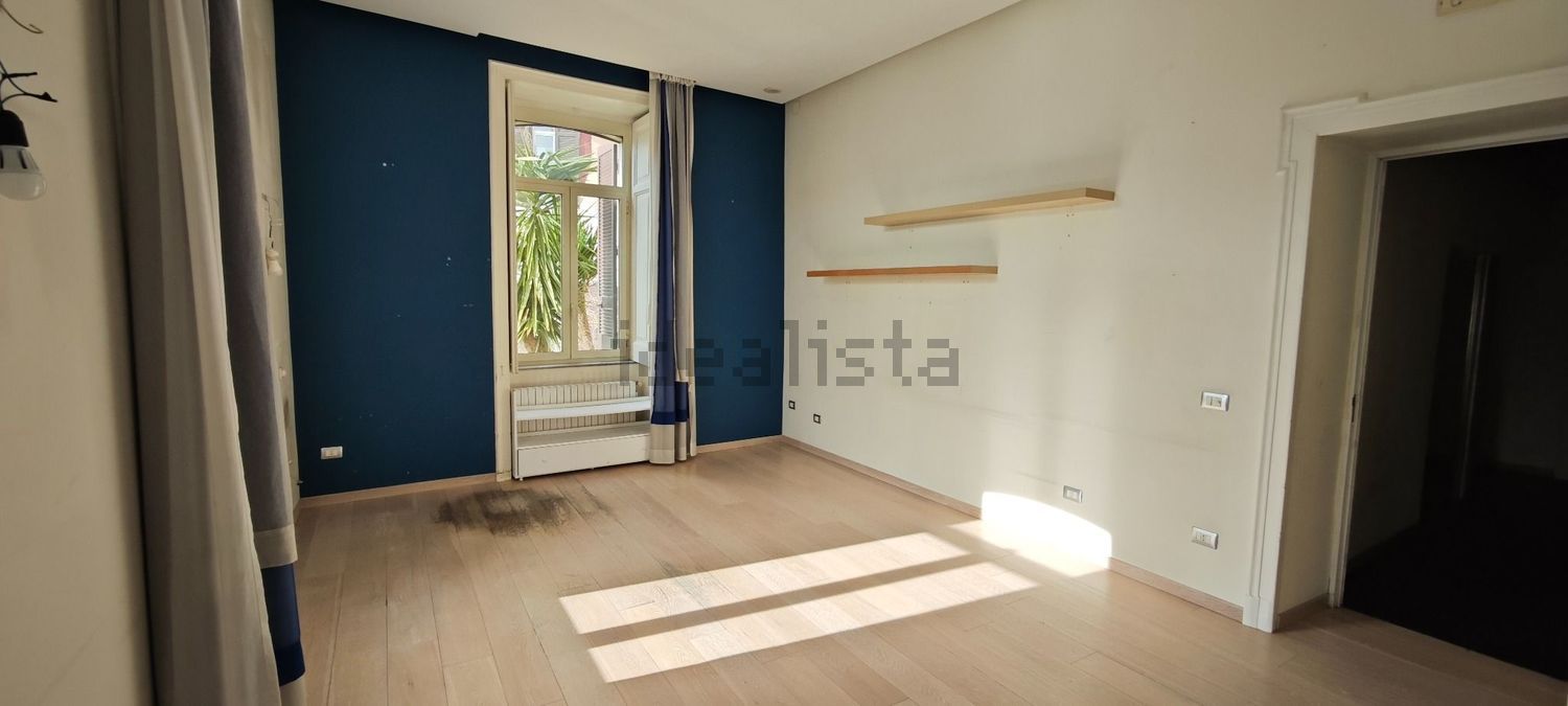 appartamento in affitto a Napoli in zona Chiaia