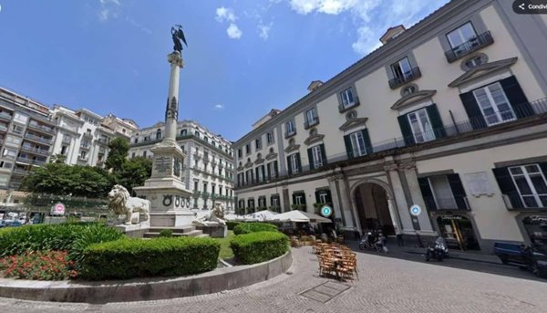 appartamento in affitto a Napoli in zona Chiaia