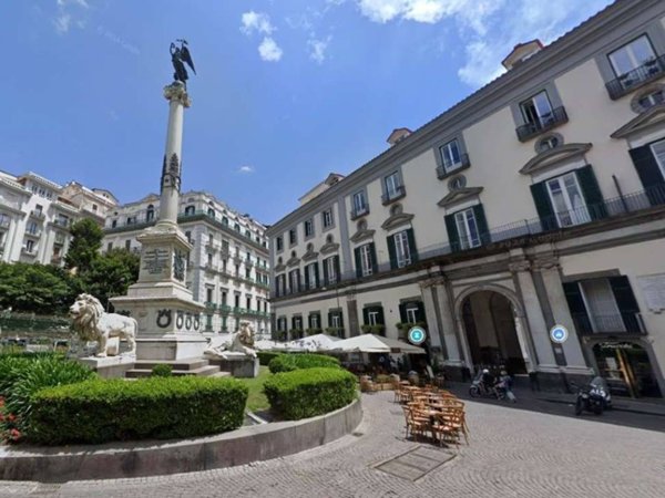 appartamento in affitto a Napoli in zona Chiaia