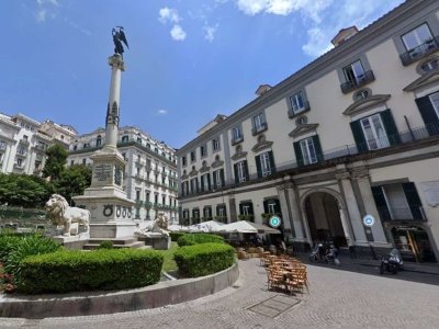 appartamento in affitto a Napoli in zona Chiaia