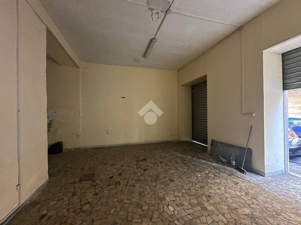 negozio in affitto a Napoli in zona Secondigliano