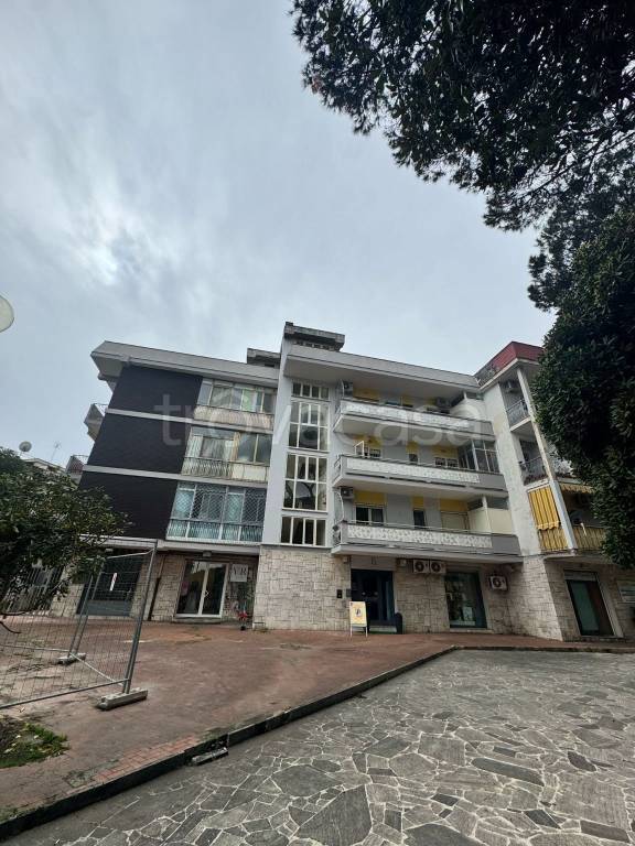 negozio in affitto a Napoli in zona Capodimonte / Colli Aminei