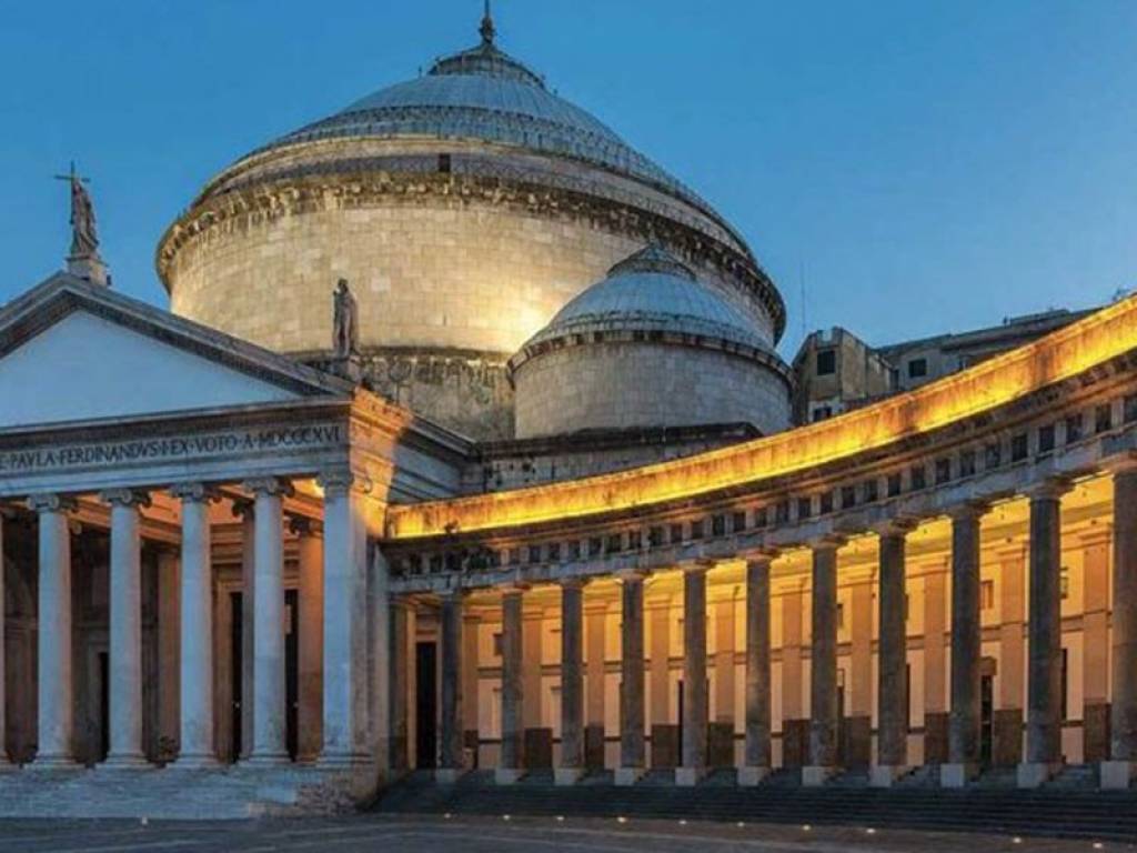 appartamento in affitto a Napoli in zona Chiaia