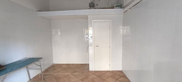 negozio in affitto a Napoli