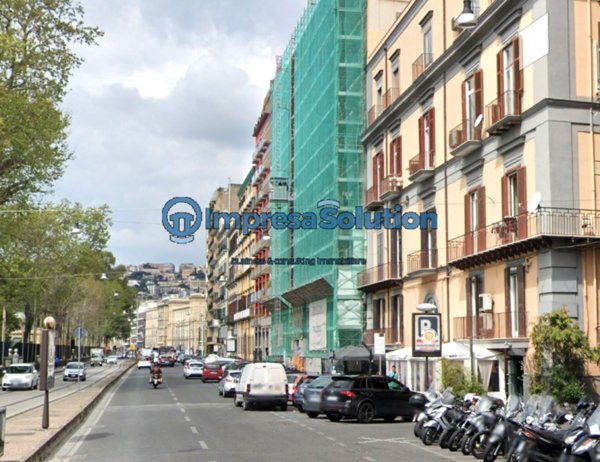 locale commerciale in affitto a Napoli in zona Chiaia