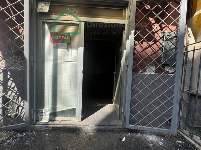 negozio in affitto a Napoli