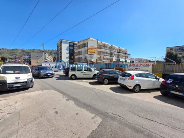 negozio in affitto a Napoli in zona Pianura