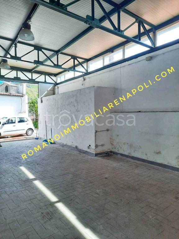 locale commerciale in affitto a Napoli in zona Bagnoli
