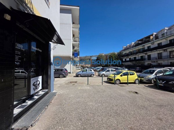 negozio in affitto a Napoli in zona Pianura