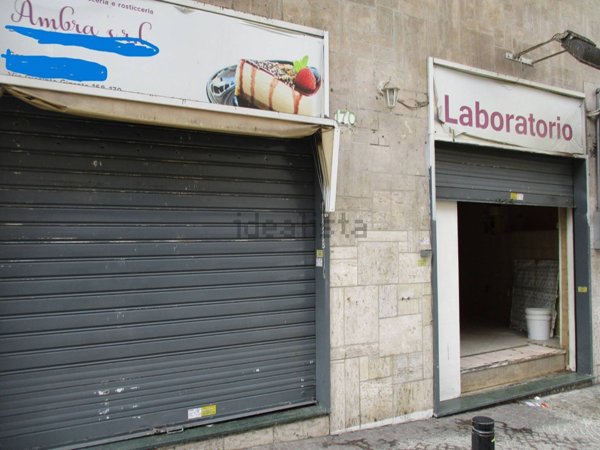negozio in affitto a Napoli in zona Arenella