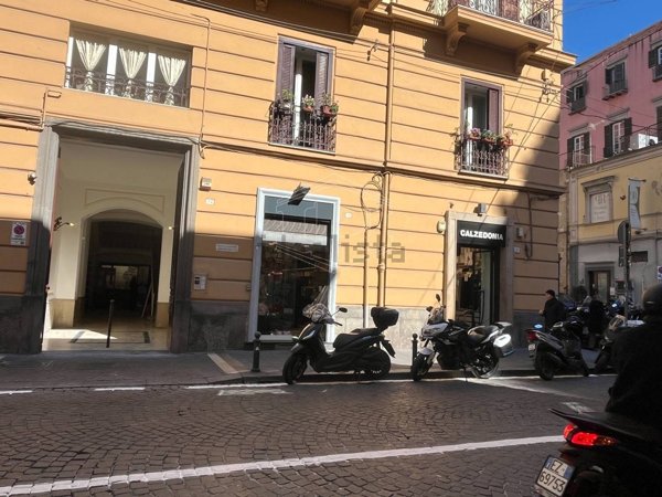 negozio in affitto a Napoli in zona Chiaia