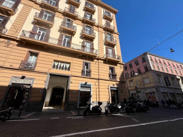 appartamento in affitto a Napoli in zona Chiaia