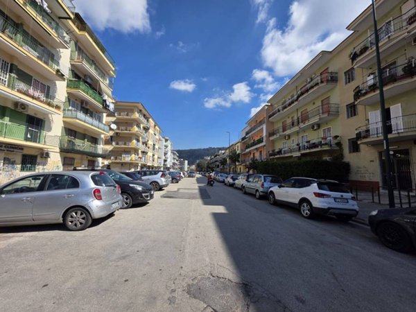 negozio in affitto a Napoli in zona Pianura