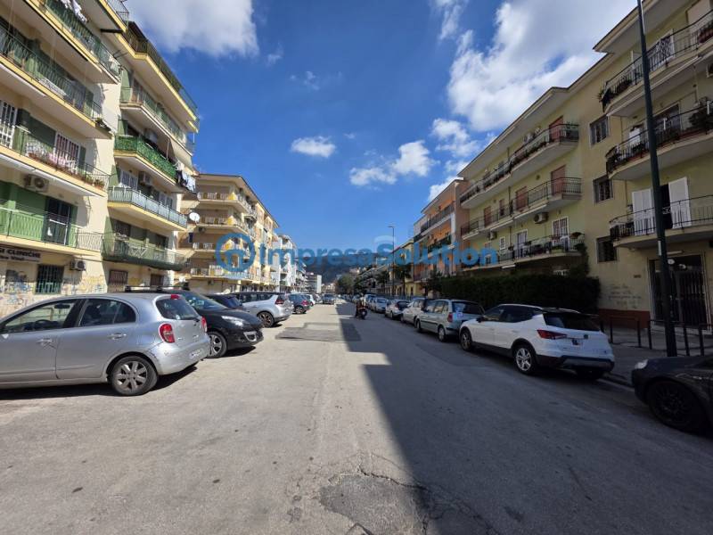 locale commerciale in affitto a Napoli in zona Pianura
