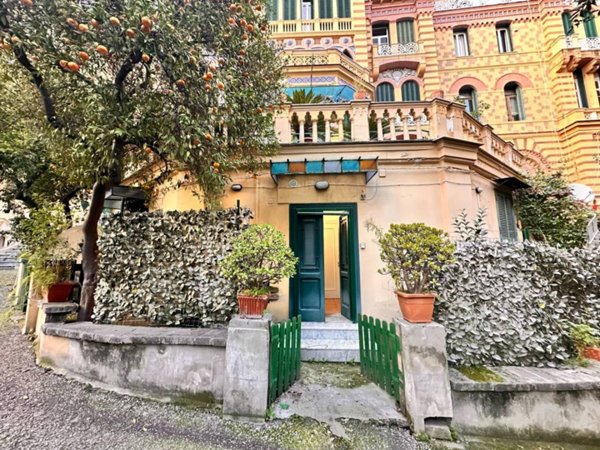 appartamento in affitto a Napoli in zona Chiaia