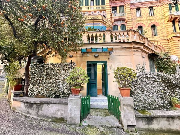appartamento in affitto a Napoli in zona Chiaia